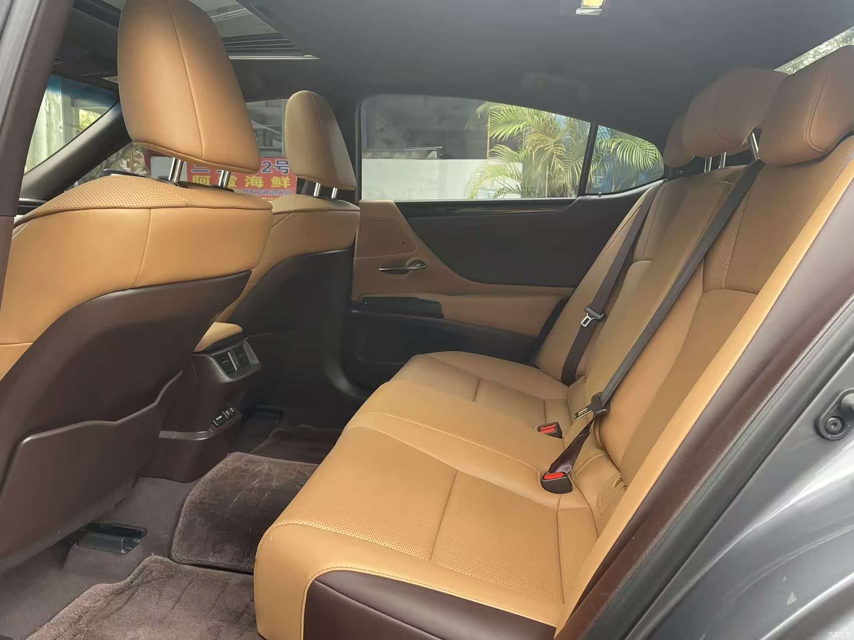 Lexus ES, 2021 все фото
