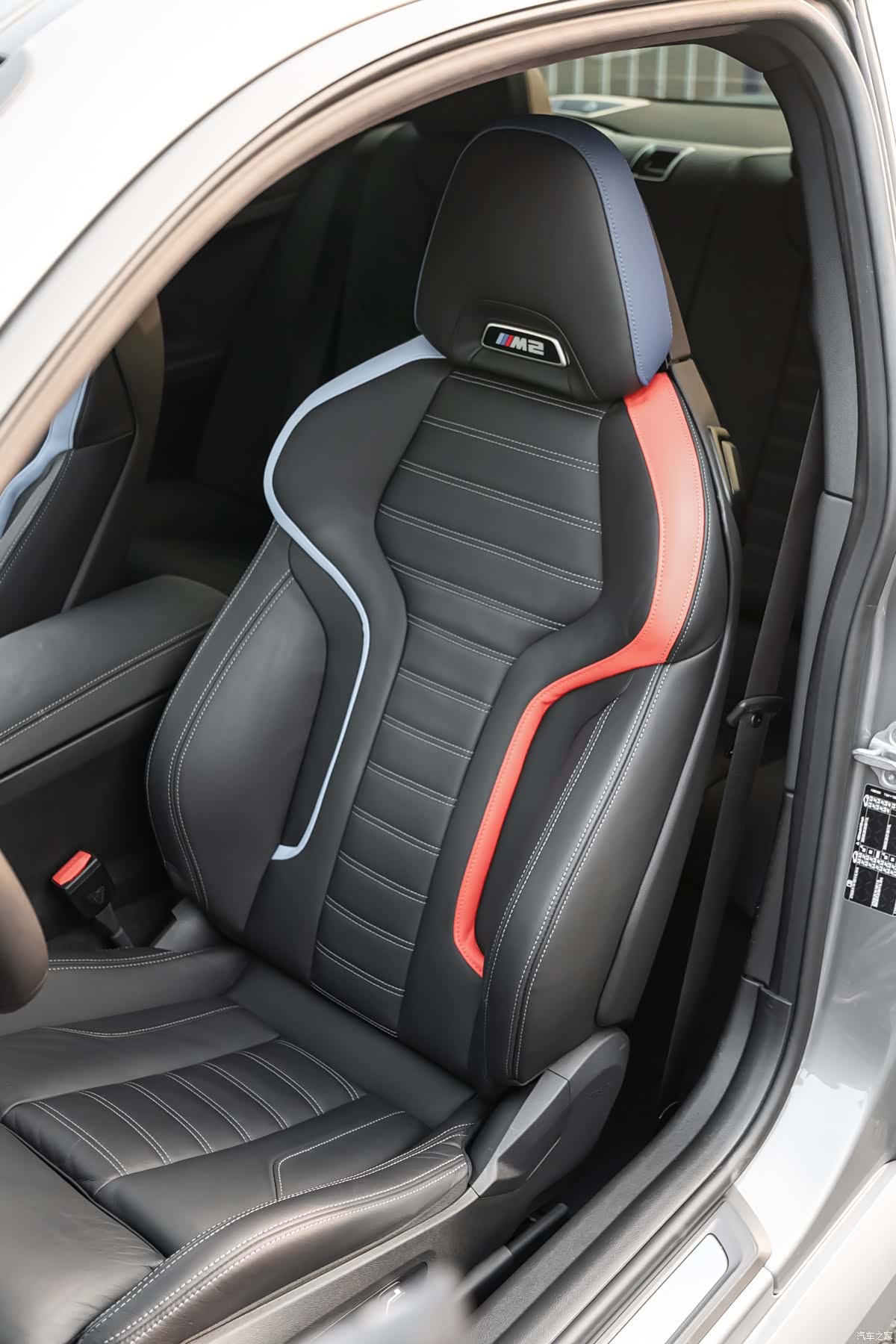 BMW M2, 2025 8