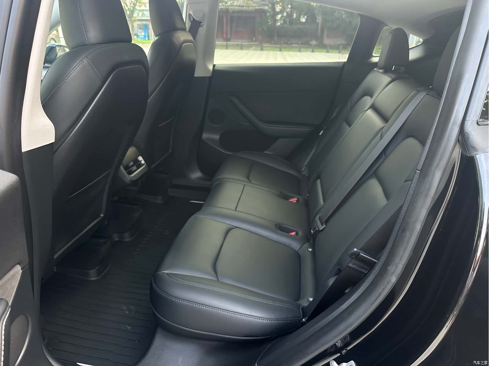Tesla Model Y, 2024 13