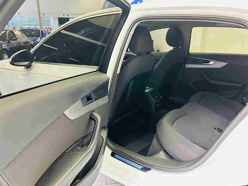 Audi A4L, 2019 23