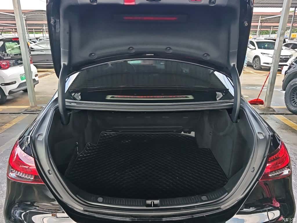 Mercedes-Benz E-Class, 2023 19