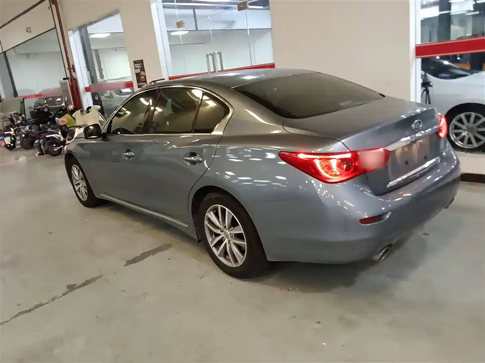 Infiniti Q50L