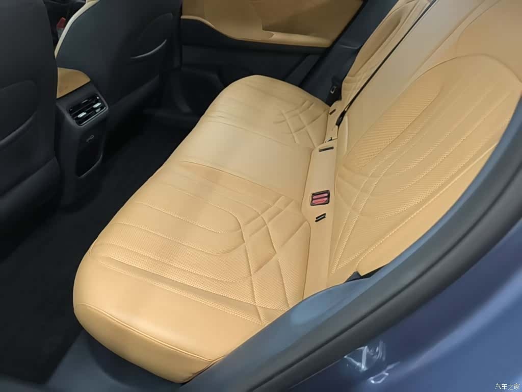 Geely 7, 2025 17
