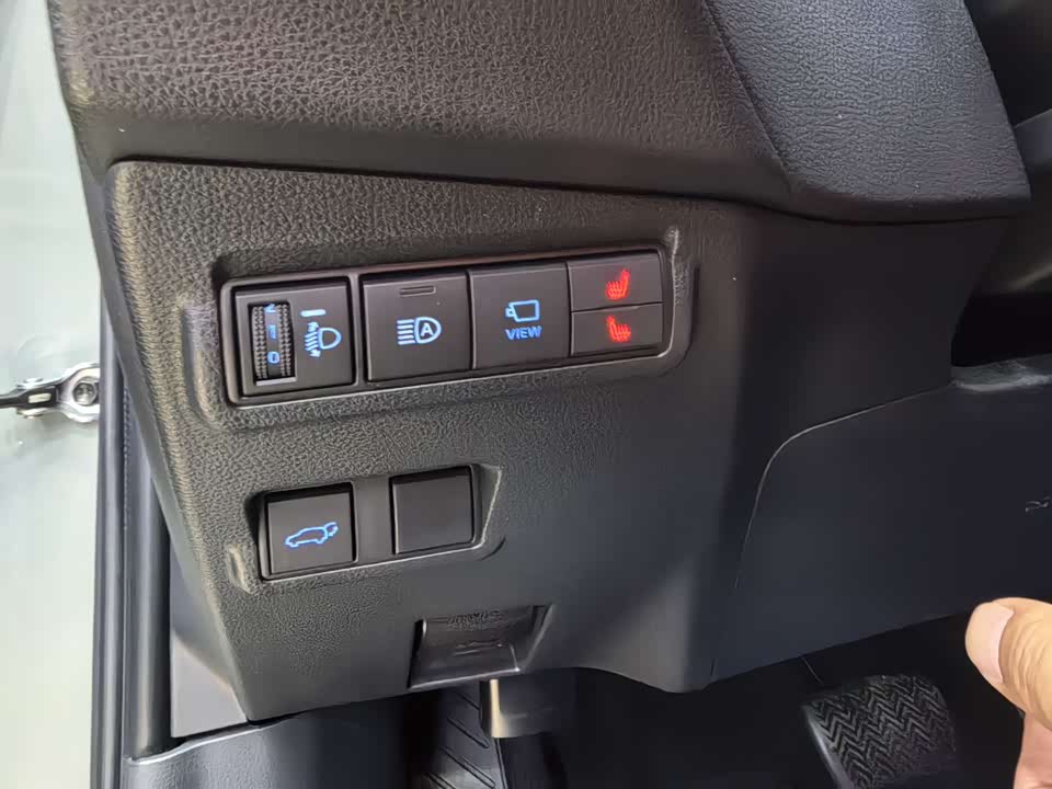 Toyota Corolla Sharp amplifier