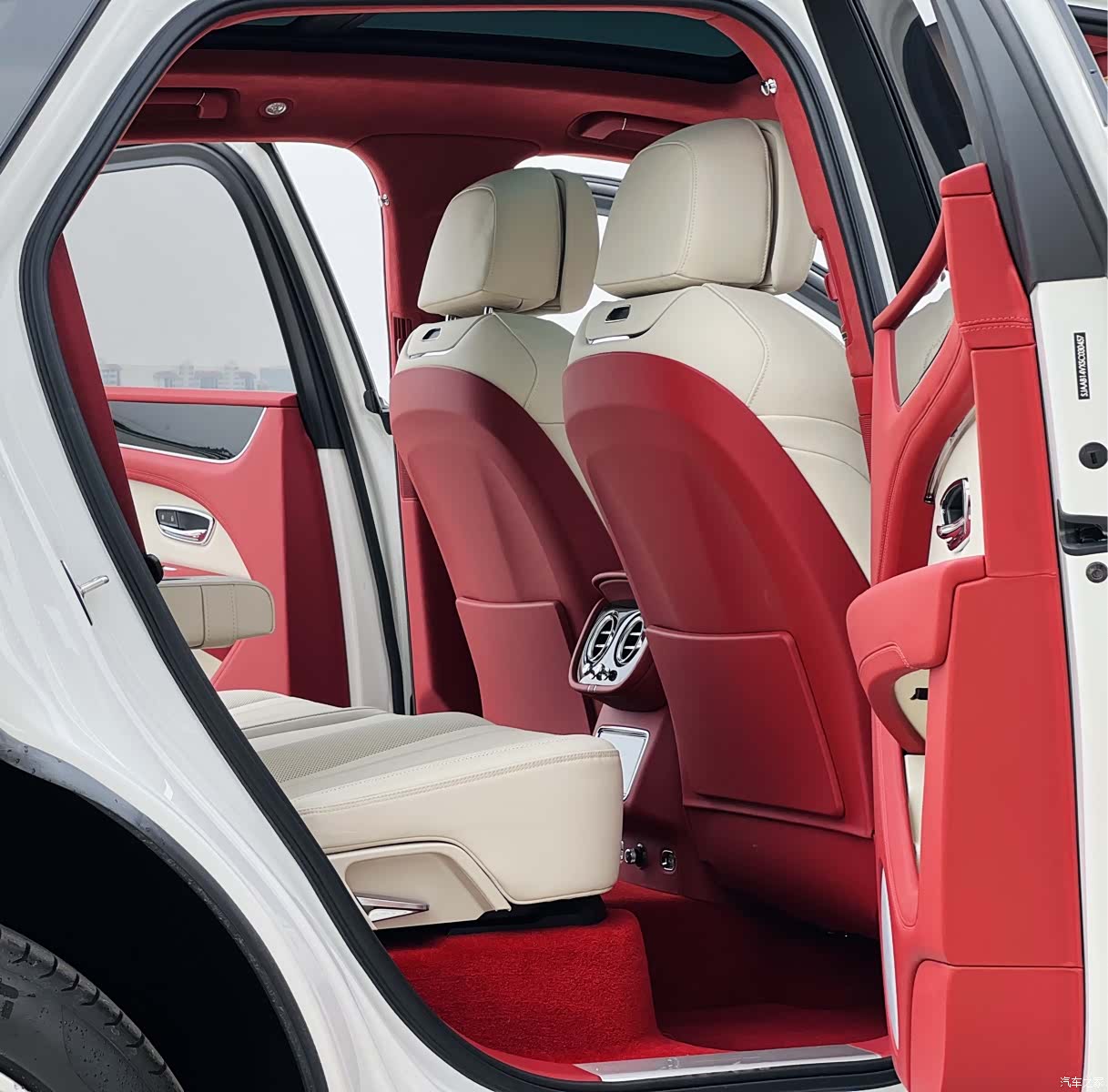 Bentley Bentayga, 2026 7