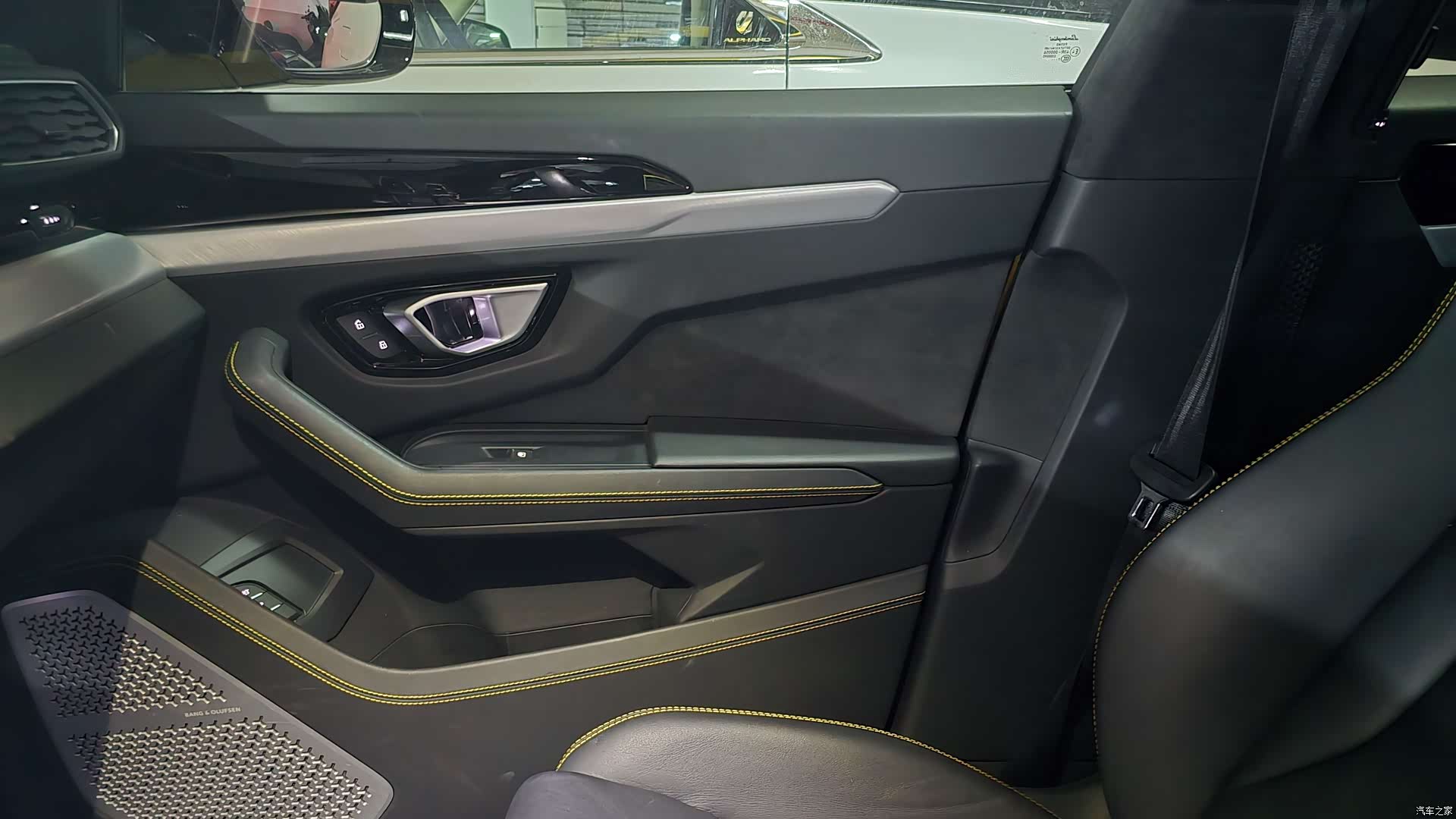 Lamborghini Urus, 2020 все фото