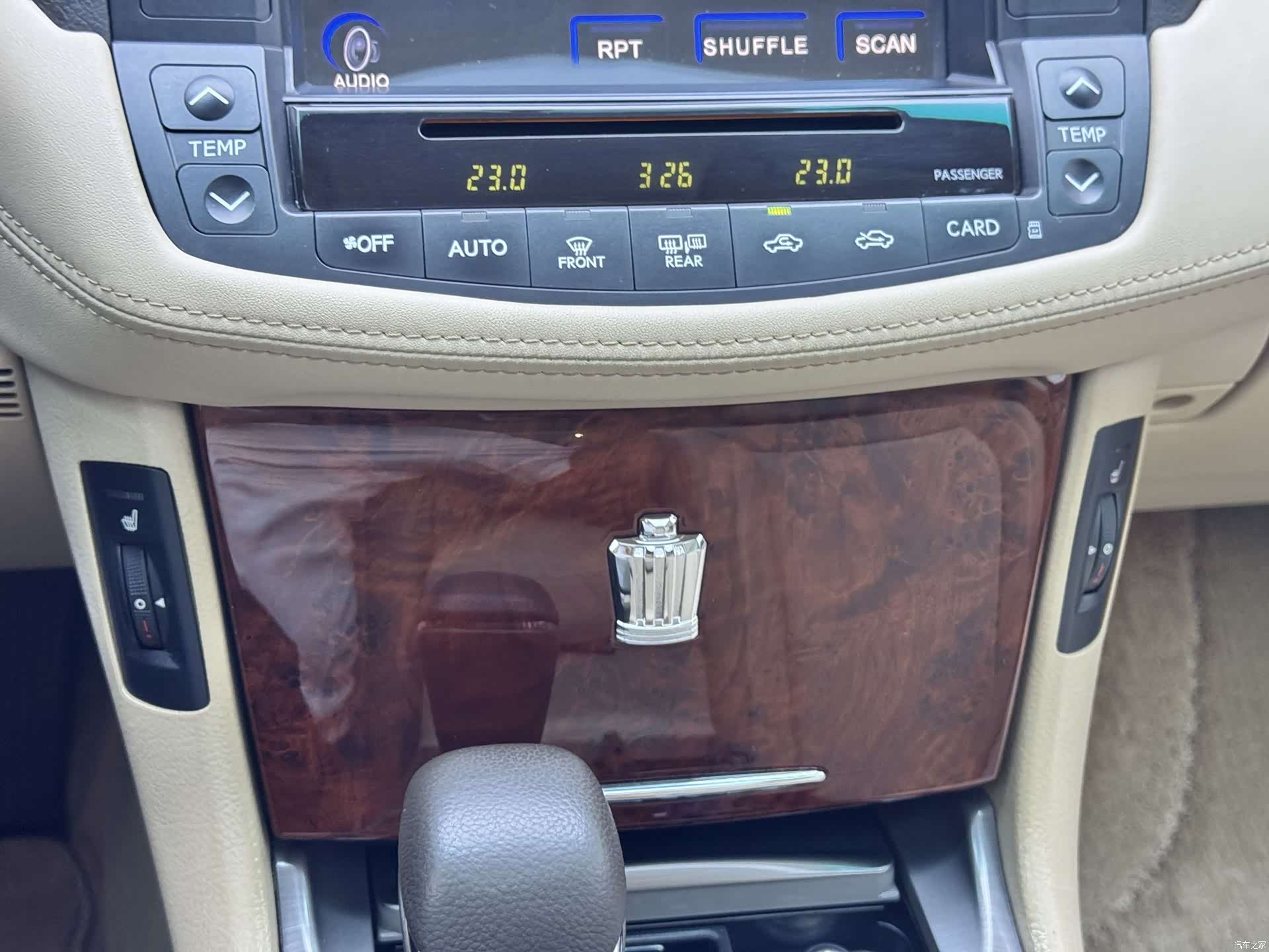 Toyota Crown, 2012 26