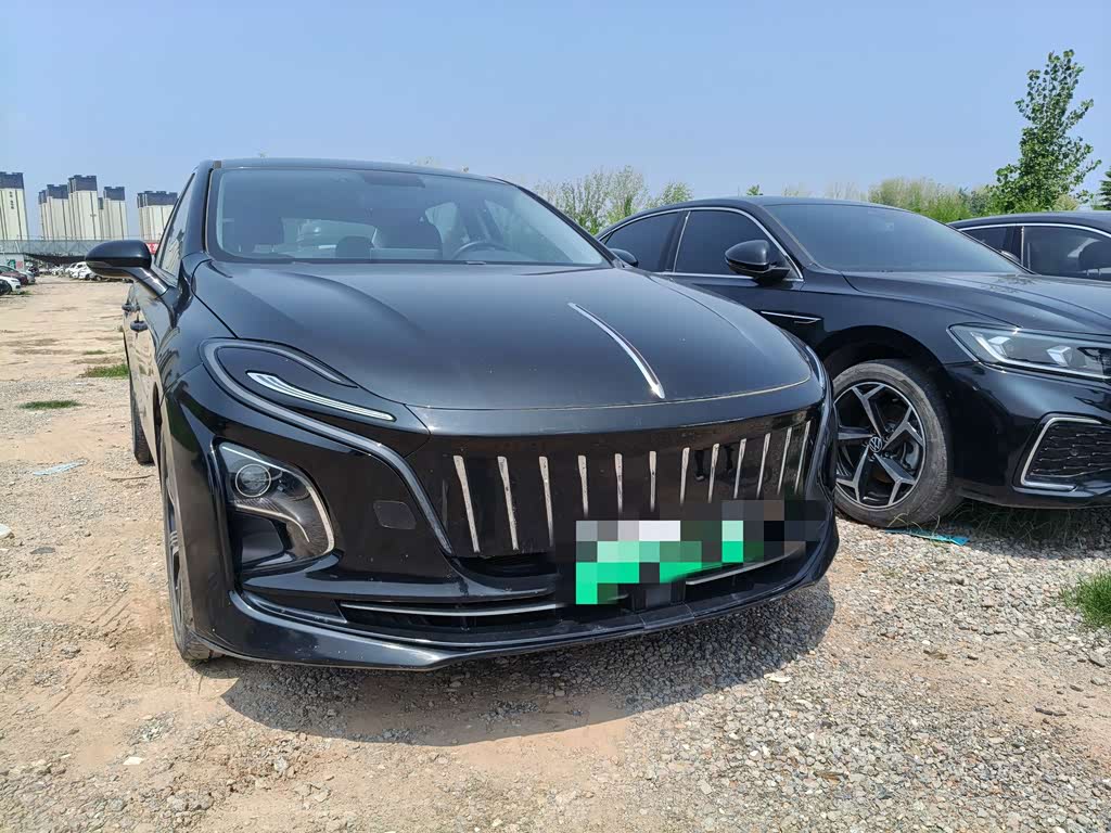 Hongqi E-QM5