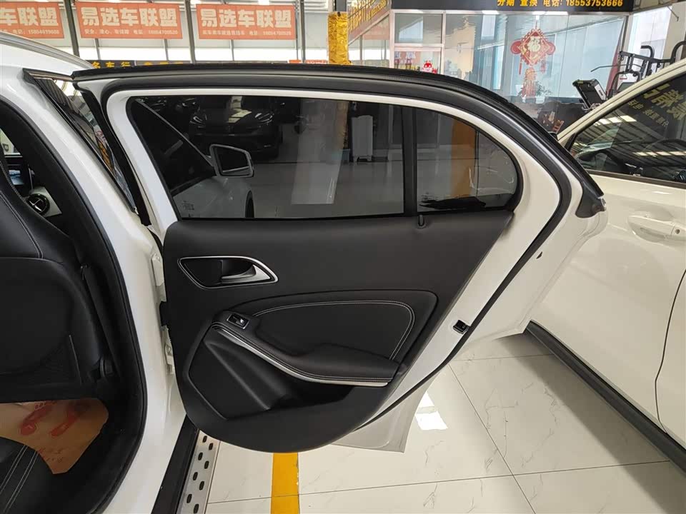 Mercedes-Benz GLA Mercedes-Benz GLA