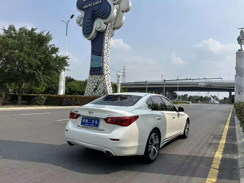 Infiniti Q50L