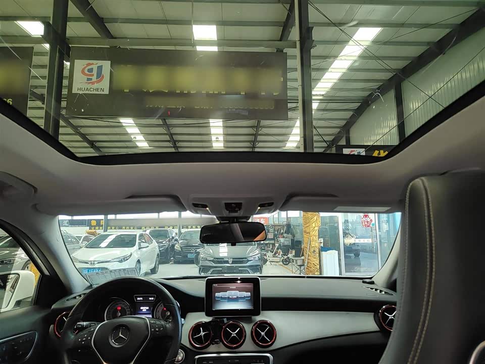 Mercedes-Benz GLA Mercedes-Benz GLA