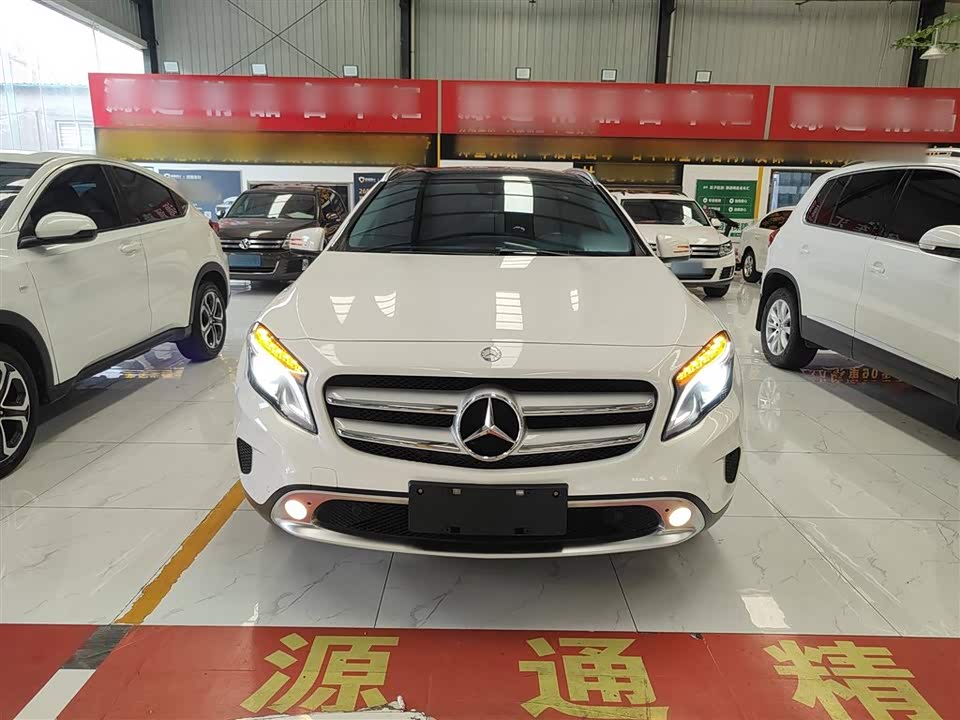 Mercedes-Benz GLA Mercedes-Benz GLA