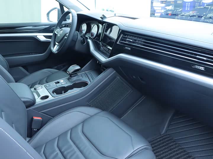 Volkswagen Touareg, 2020 года фото 10
