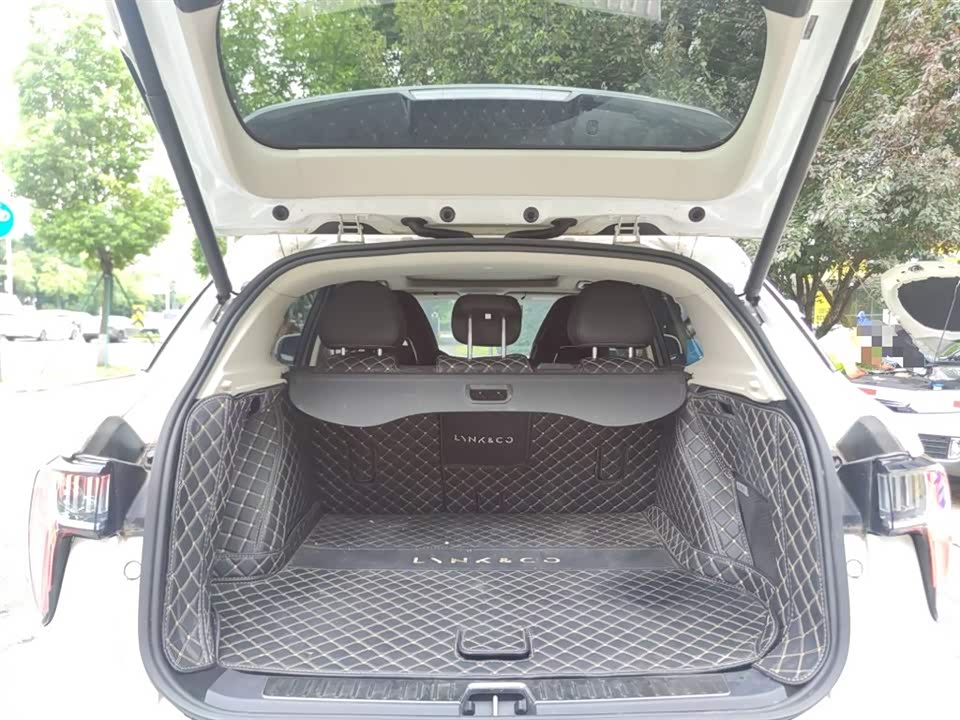 Lynk & Co 01
