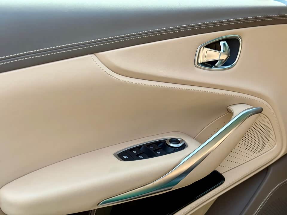 Aston Martin DBX Aston Martin DBX
