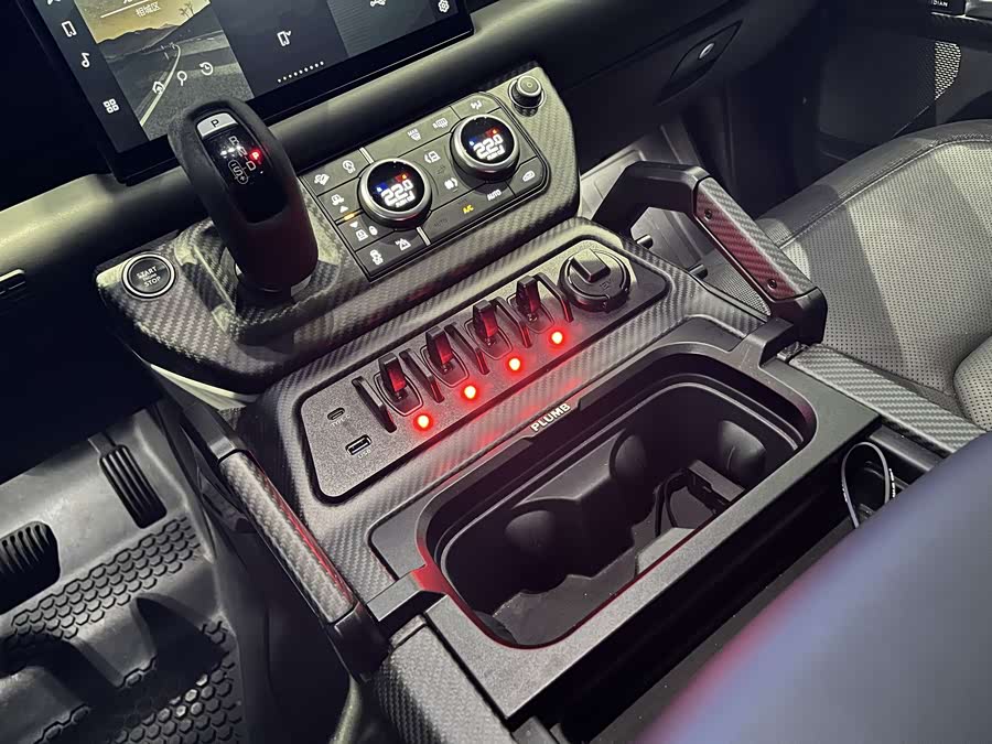 Land Rover Defender 2023, фото 11