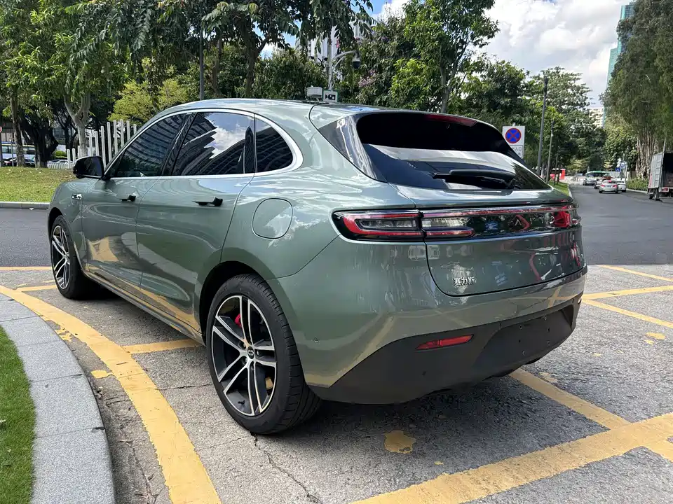 AITO Ask the world M5