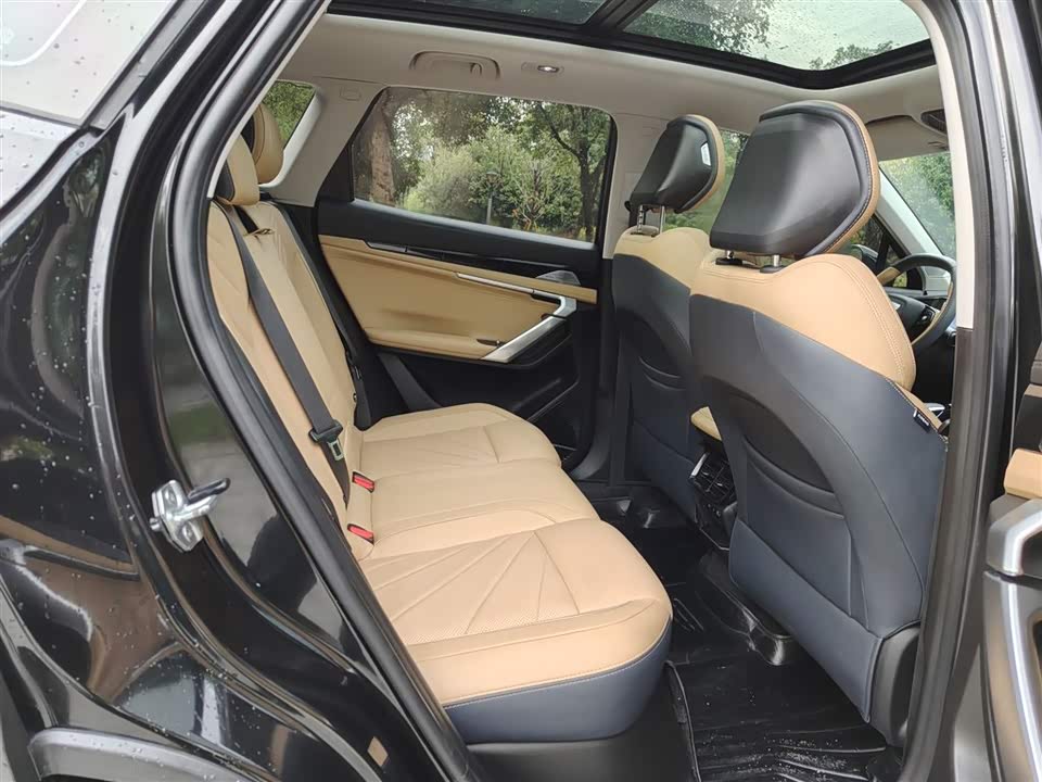 Geely Atlas L