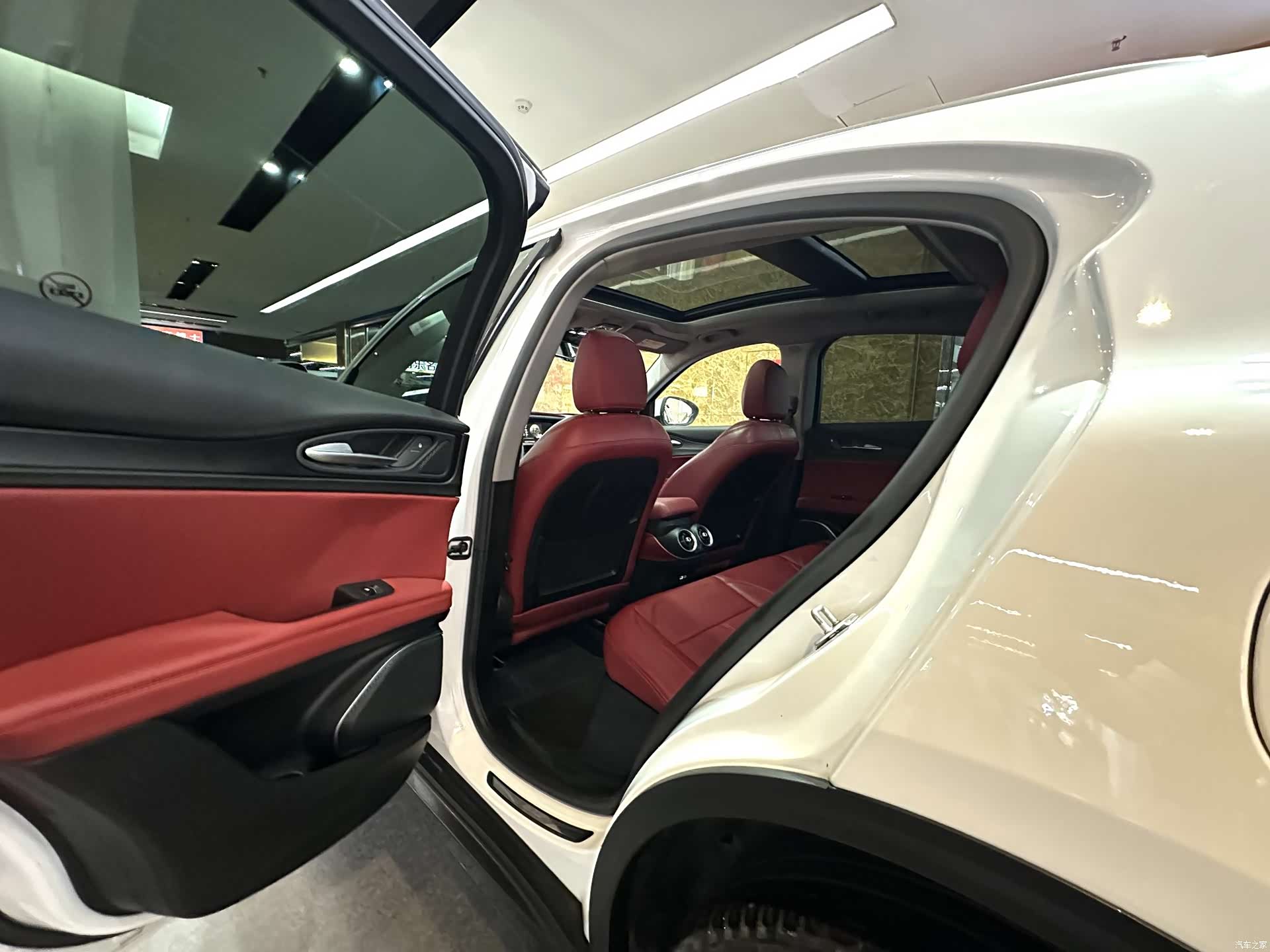 Alfa Romeo Stelvio, 2018 23