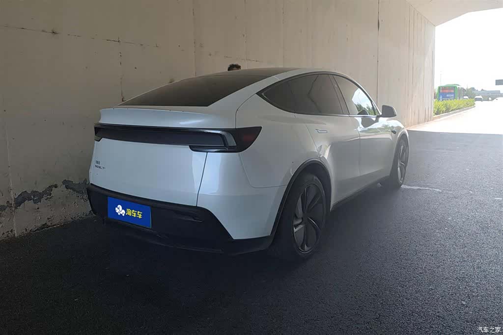 Tesla Model Y, 2025 3
