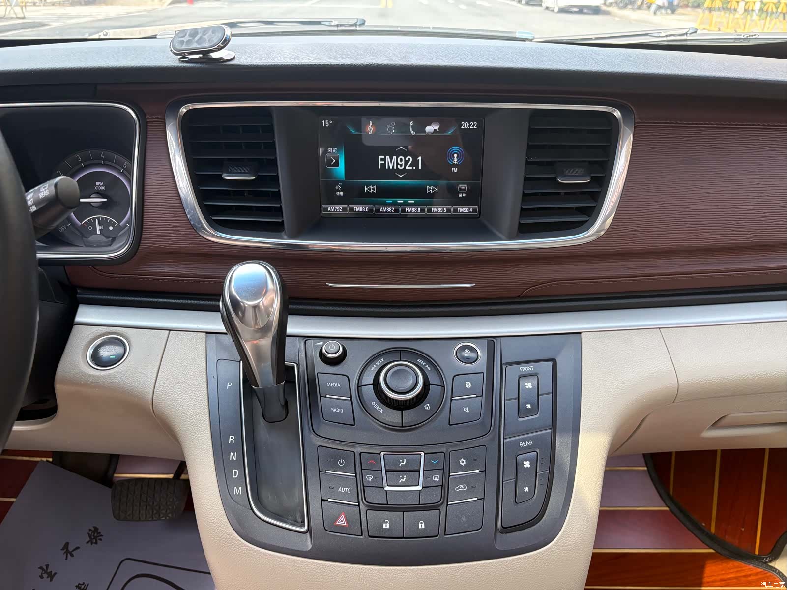 Buick GL8, 2019 13
