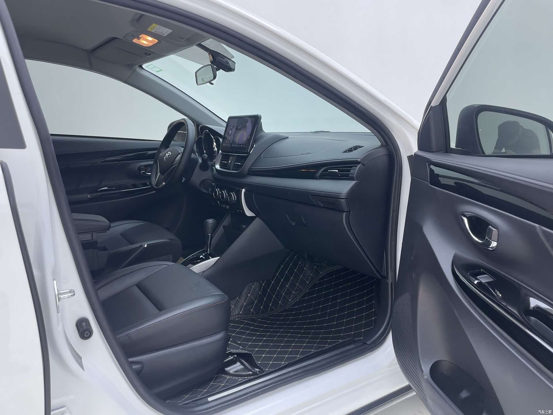 Toyota YARiS L, 2023 30
