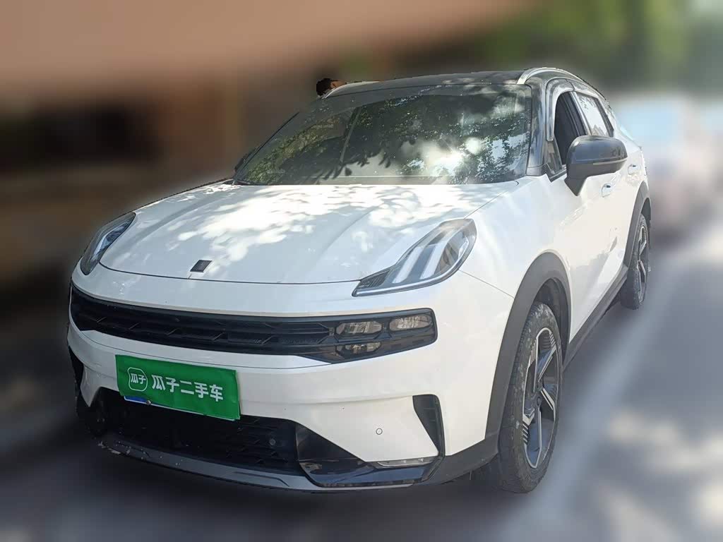 Lynk & Co 06