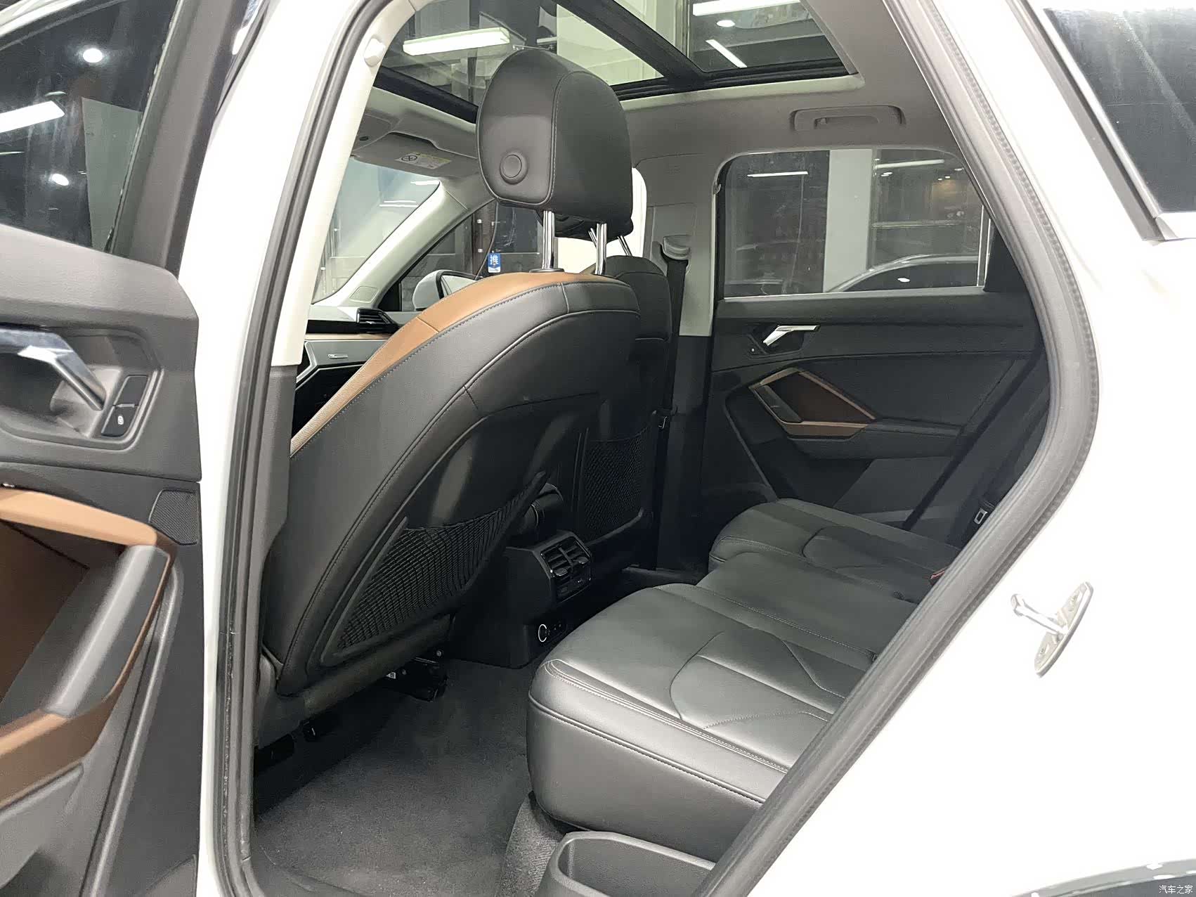 Audi Q3, 2022 10