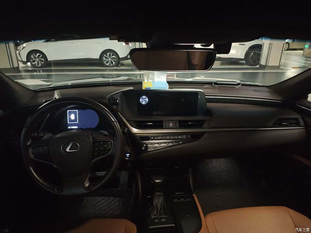 Lexus ES, 2018 9