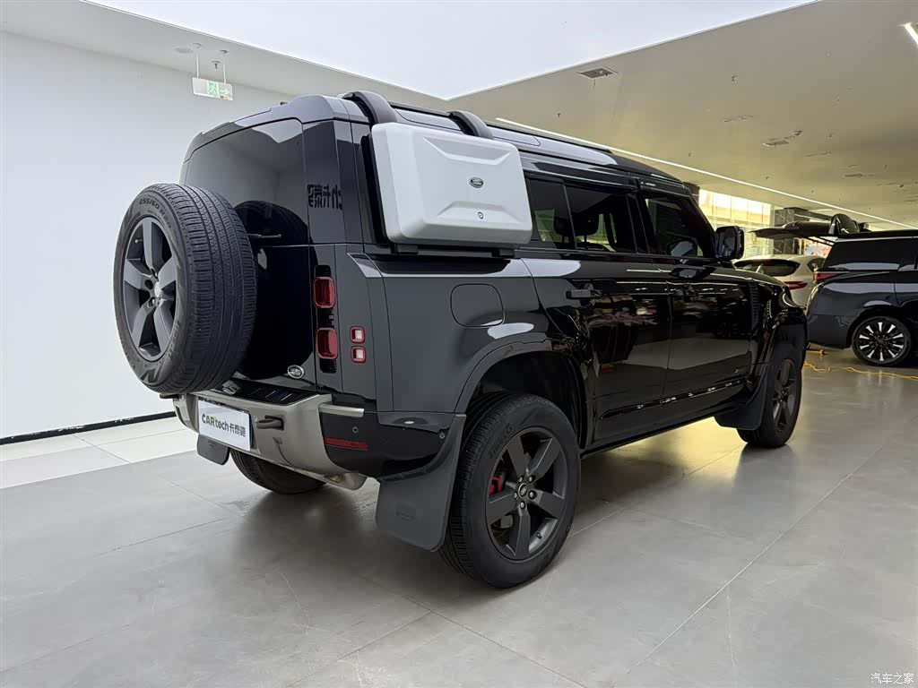 Land Rover Defender, 2021 4