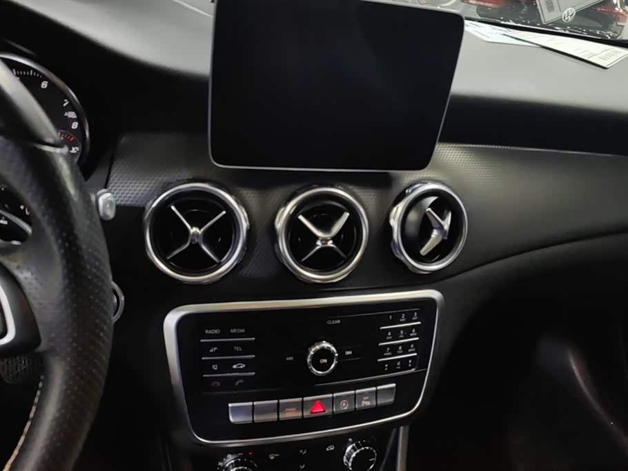 Mercedes-Benz GLA Mercedes-Benz GLA