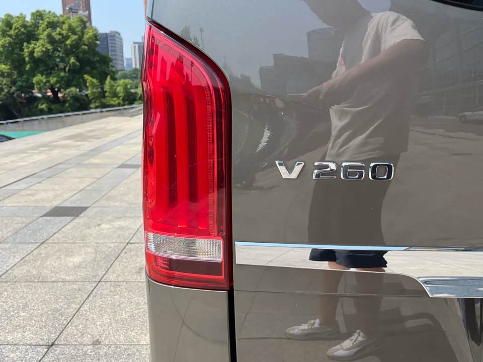 Mercedes-Benz V-class