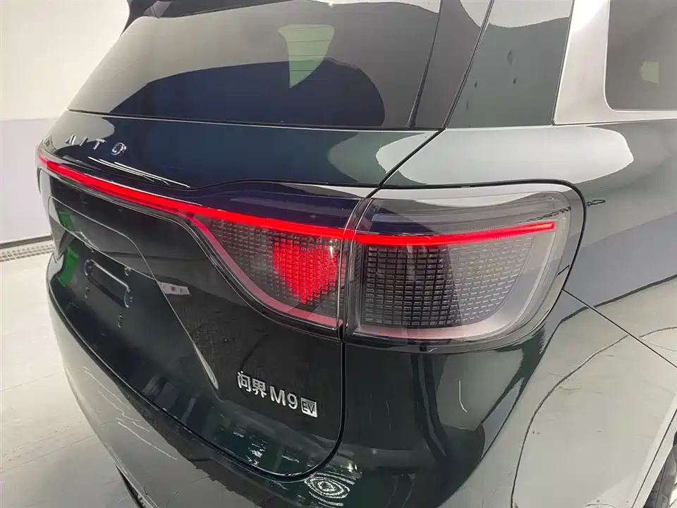 AITO Ask the world M9