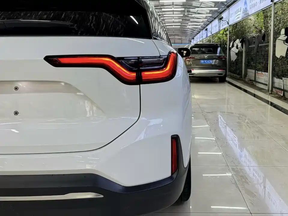 NIO ES6