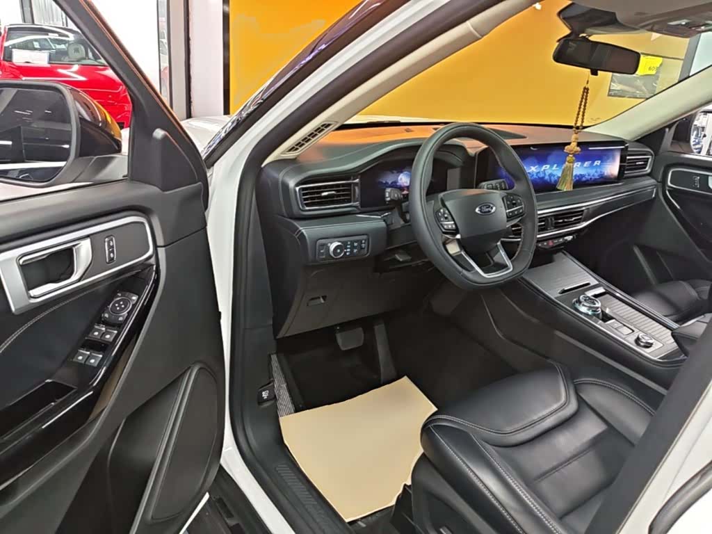 Ford Explorer, 2023 16