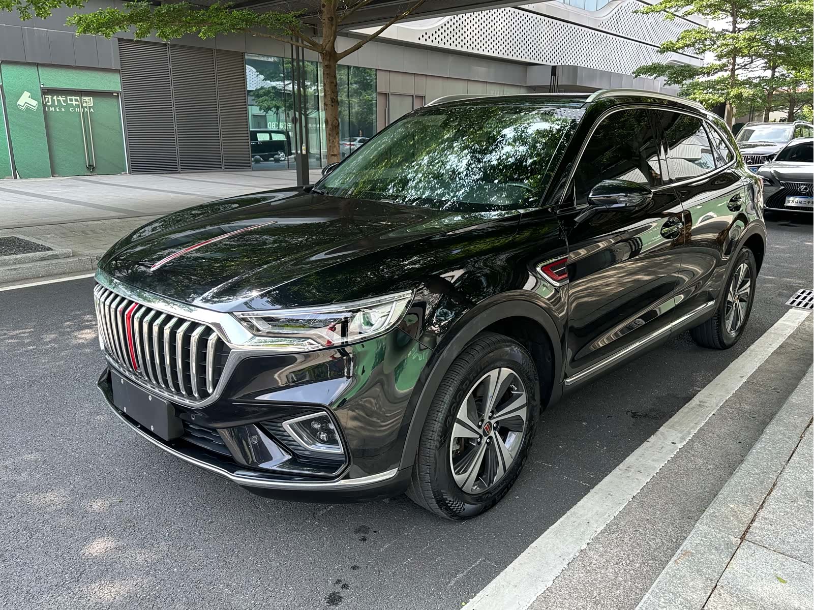 Hongqi HS5