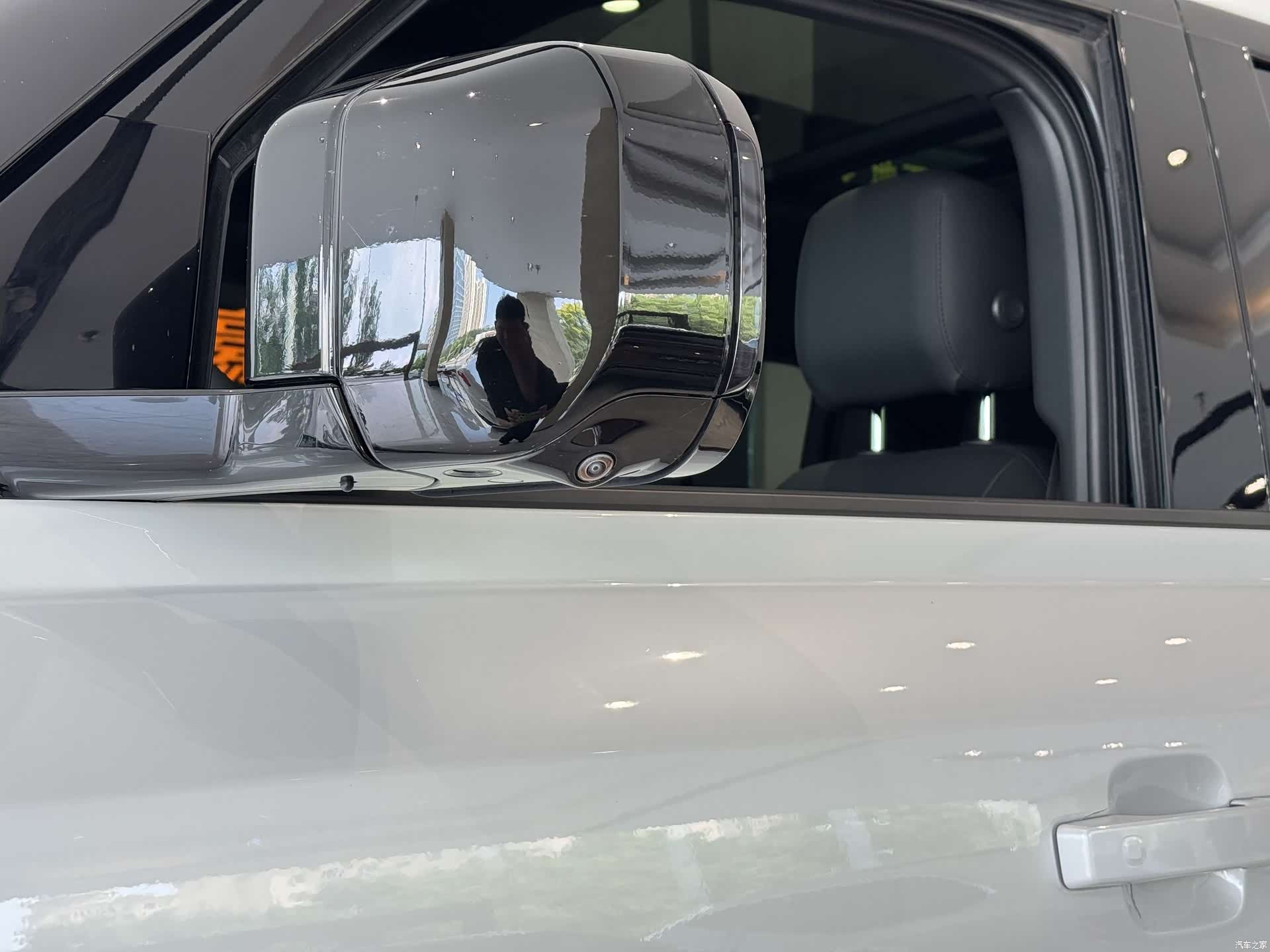 Land Rover Defender, 2025 4