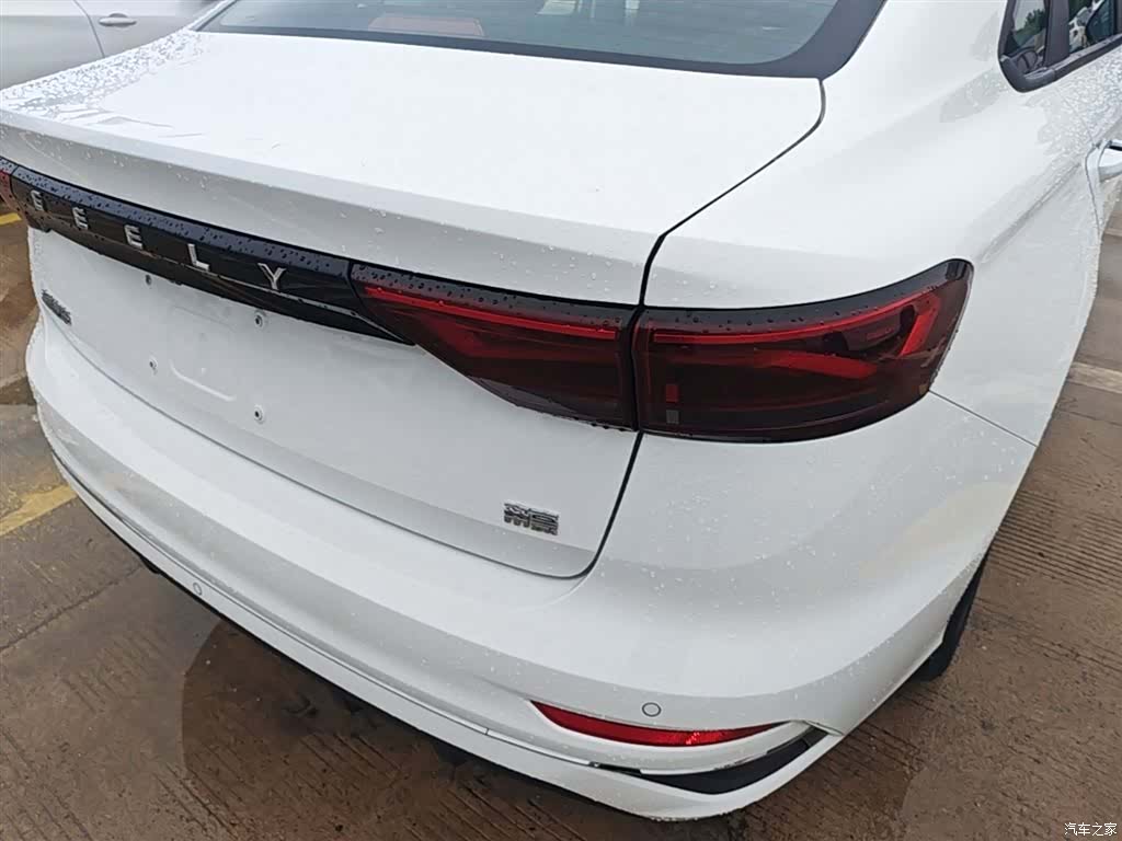 Geely Emgrand, 2023 8