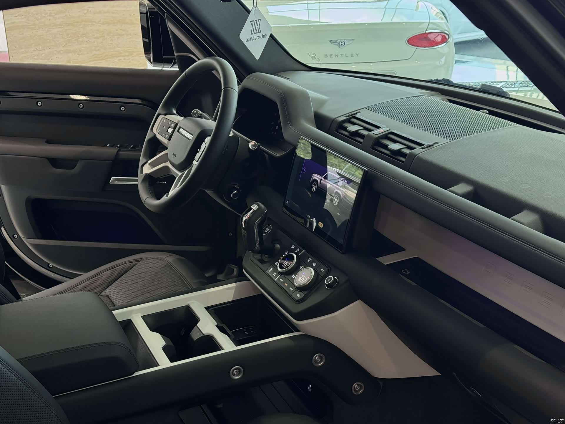 Land Rover Defender, 2025 10