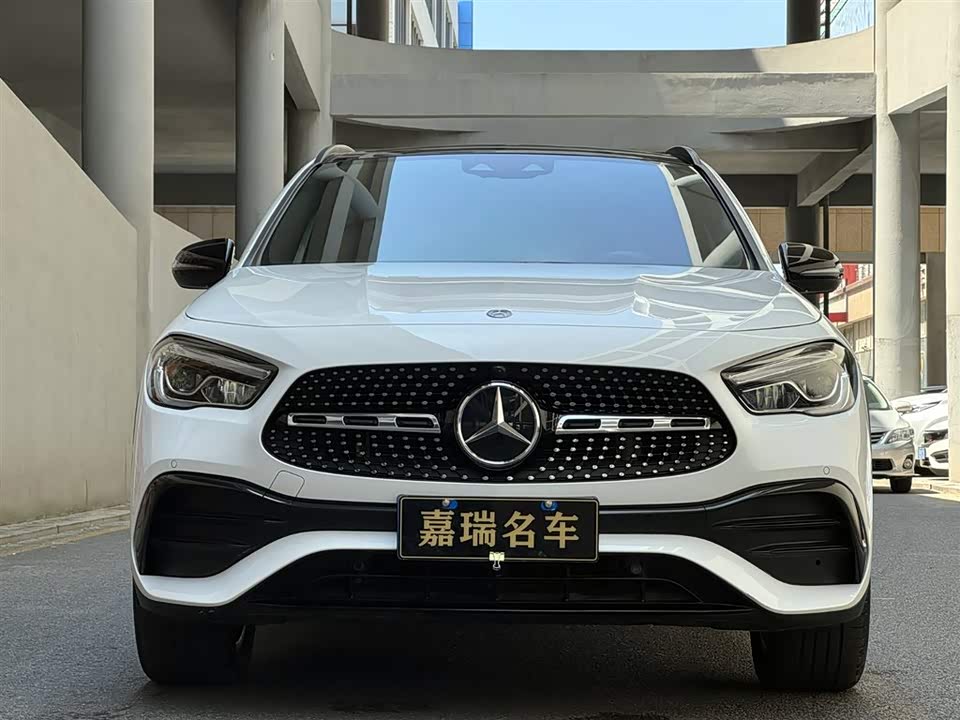 Mercedes-Benz GLA Mercedes-Benz GLA