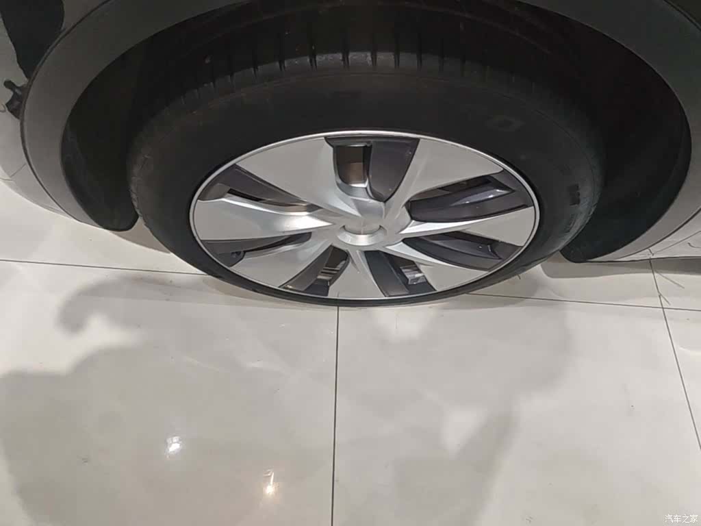 Tesla Model Y, 2023 23