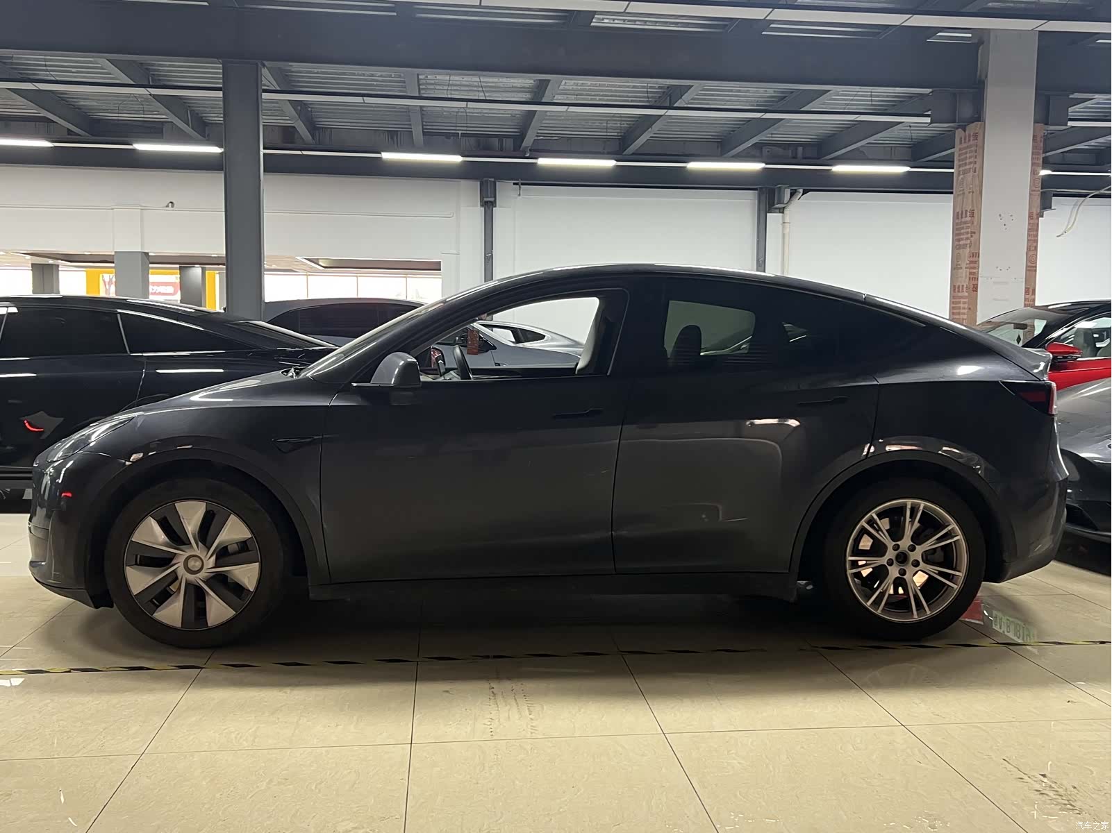 Tesla Model Y, 2023 4