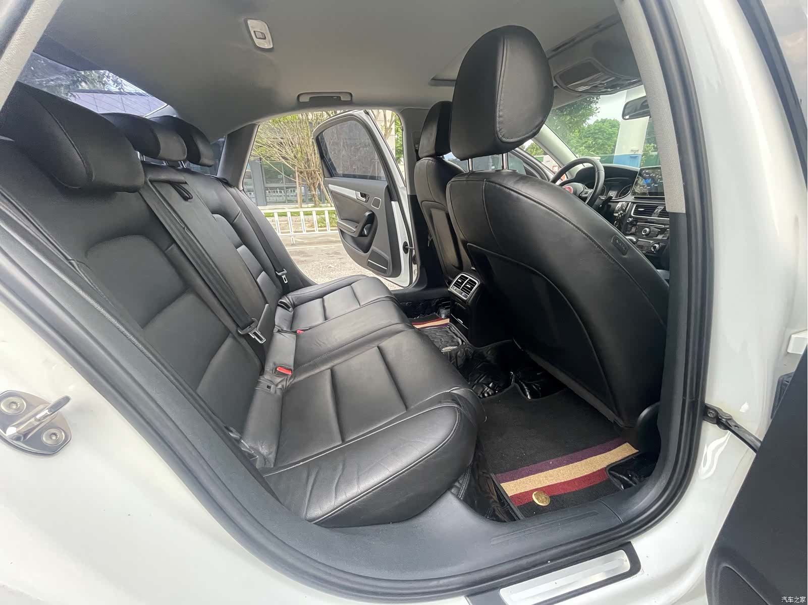 Audi A4L, 2015 11