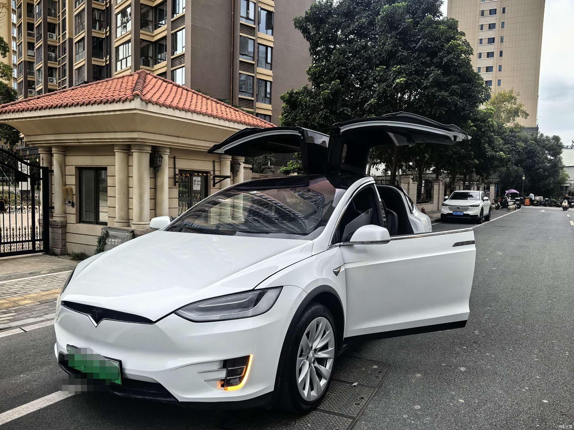 Tesla Model X, 2020 1