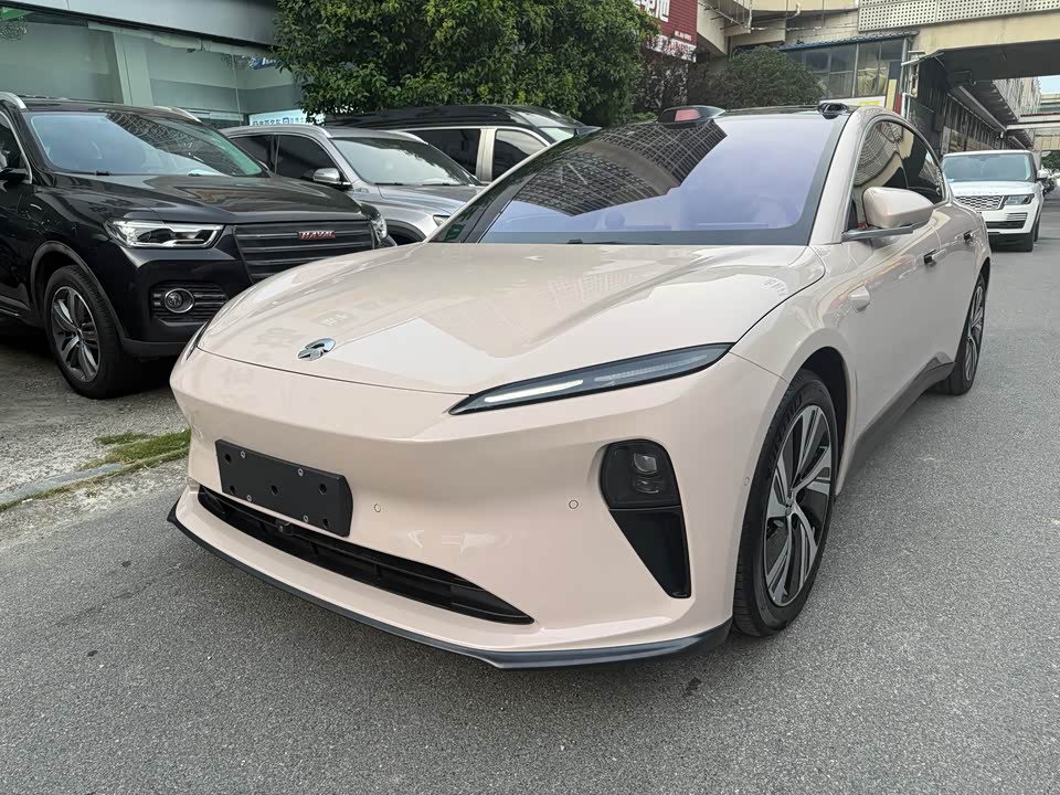 NIO ET5