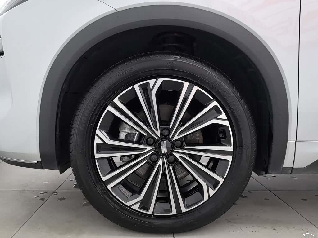 Geely 7, 2025 17