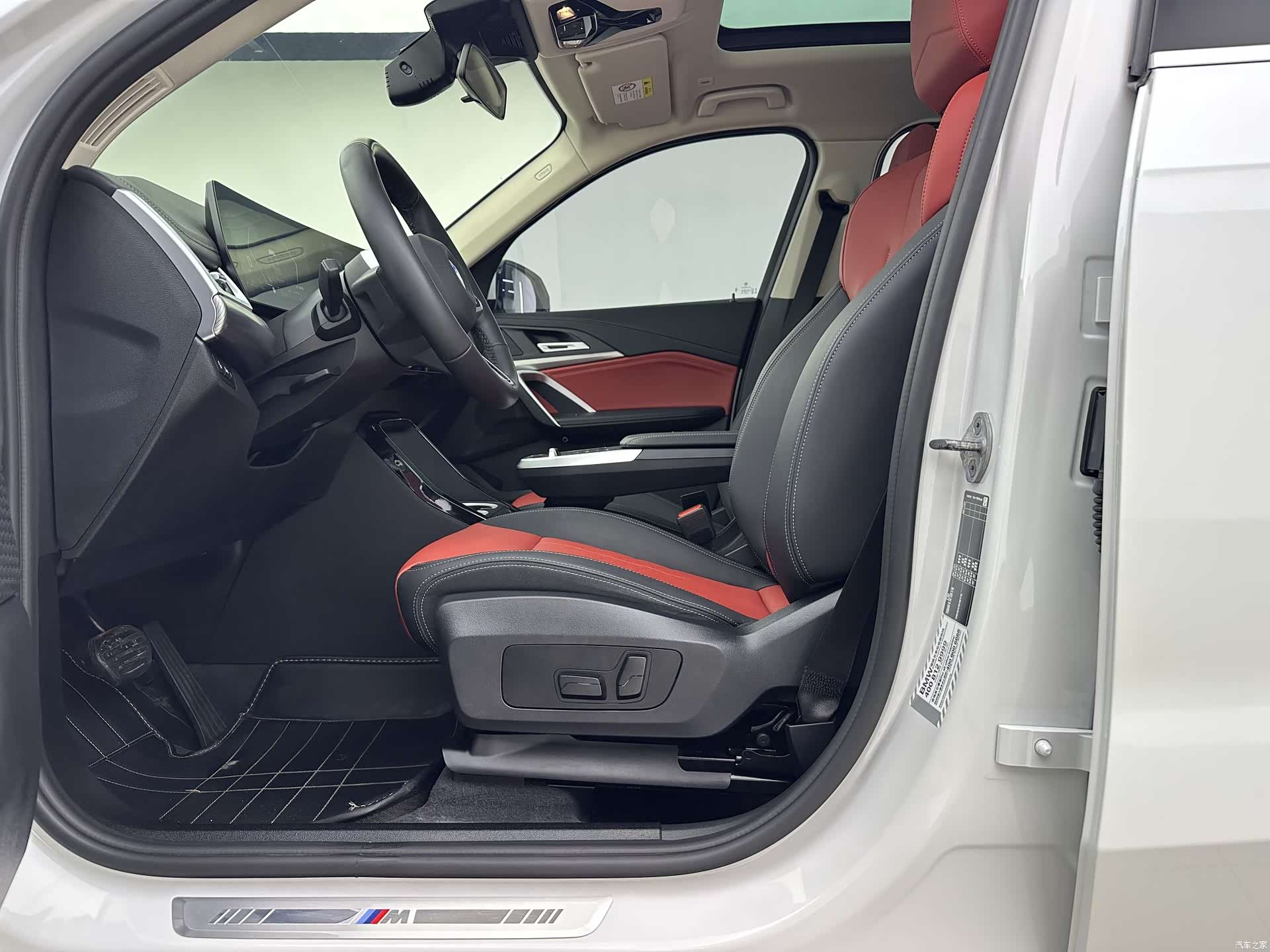 BMW X1, 2023 все фото