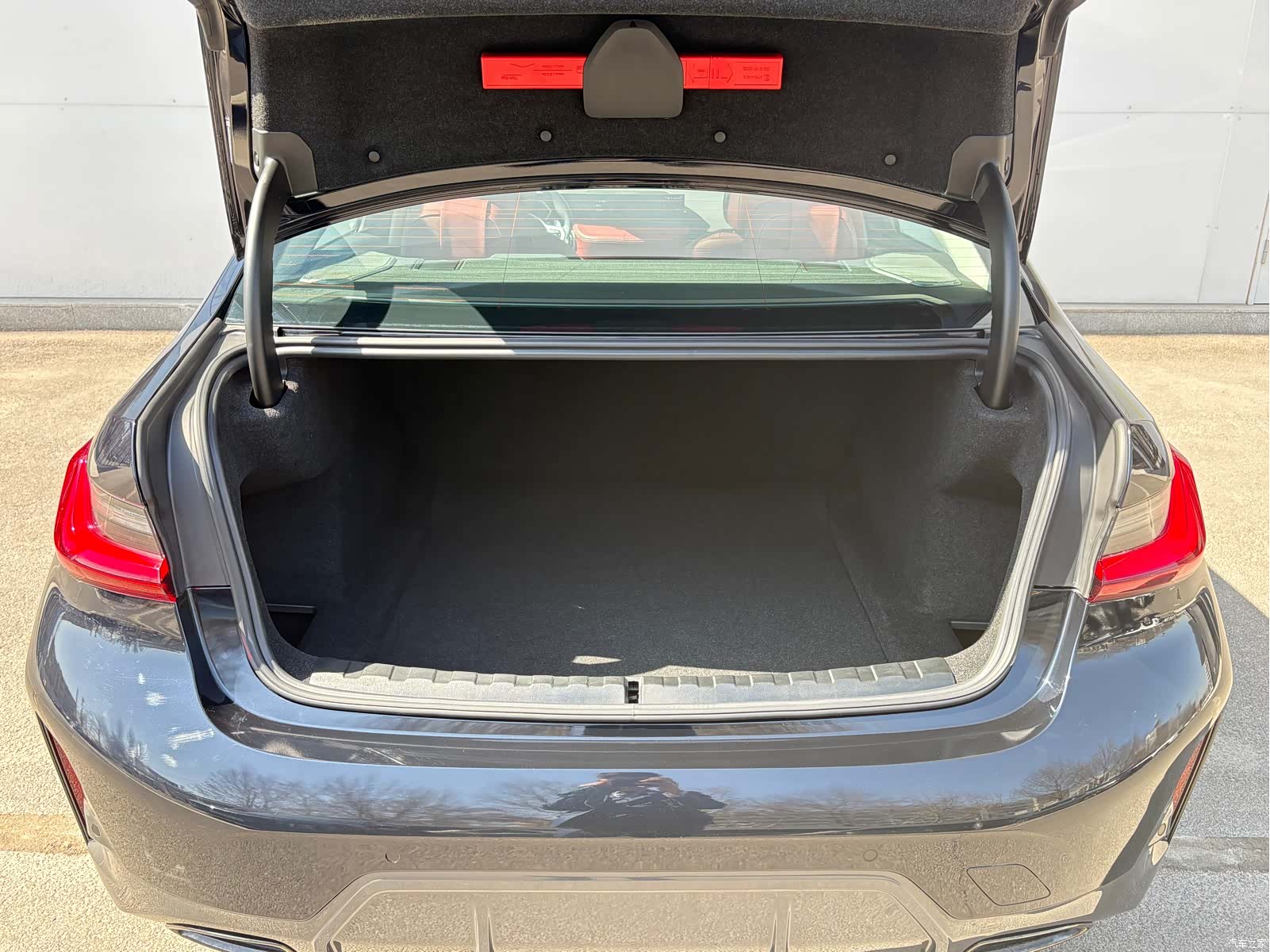 BMW 3 Series, 2025 14