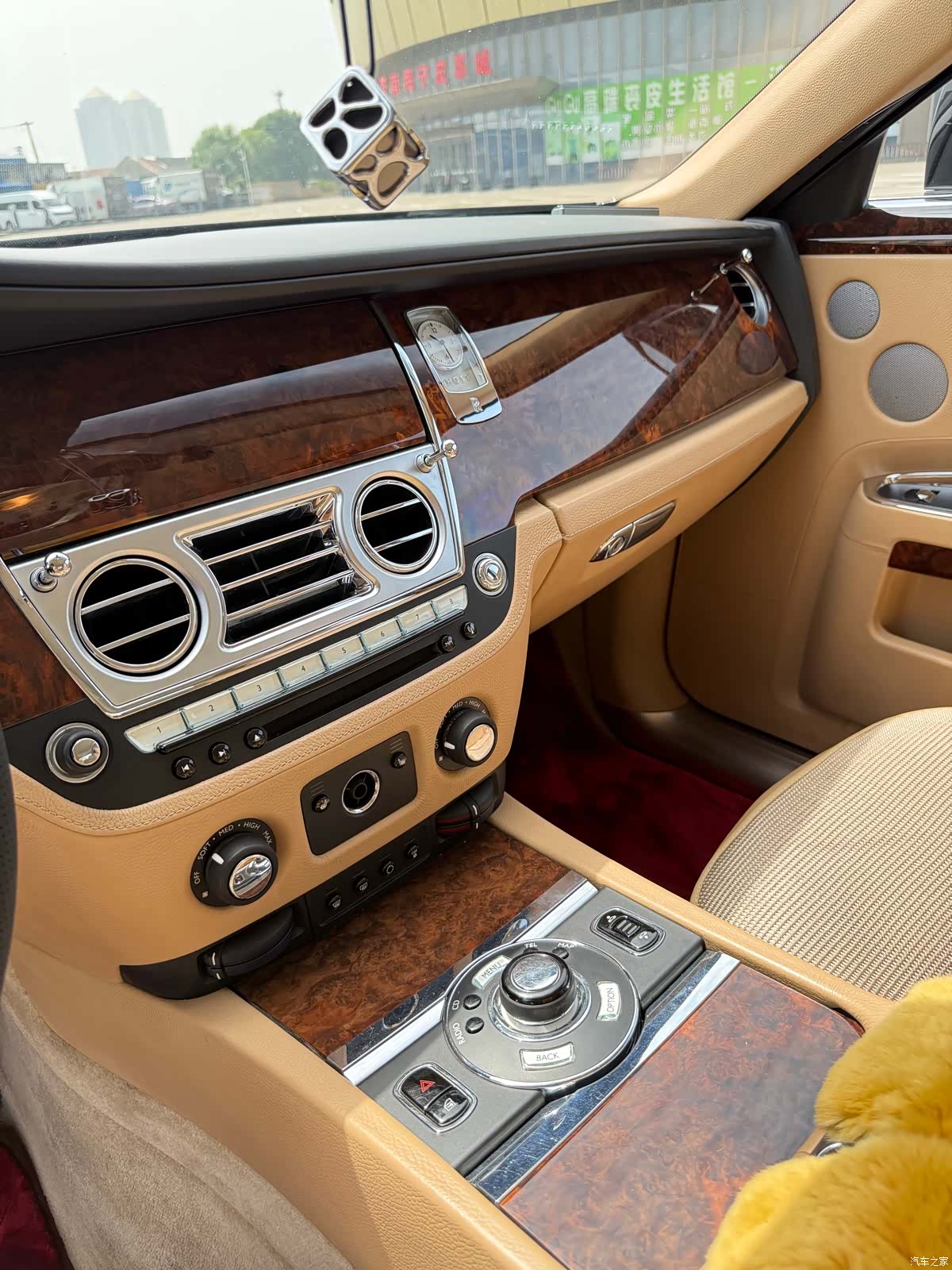 Rolls-Royce Ghost, 2011 6