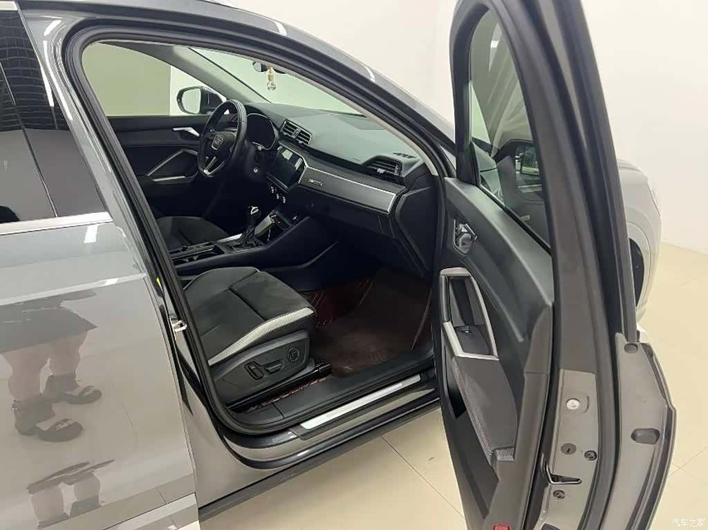 Audi Q3, 2022 10